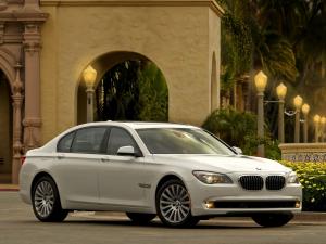 BMW 750Li 2008 года